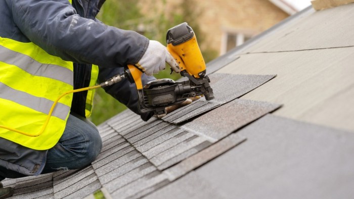 7 Factors to Choosing a Right Commercial Roofing Contractor 7 Factors to Choosing a Right Commercial Roofing Contractor